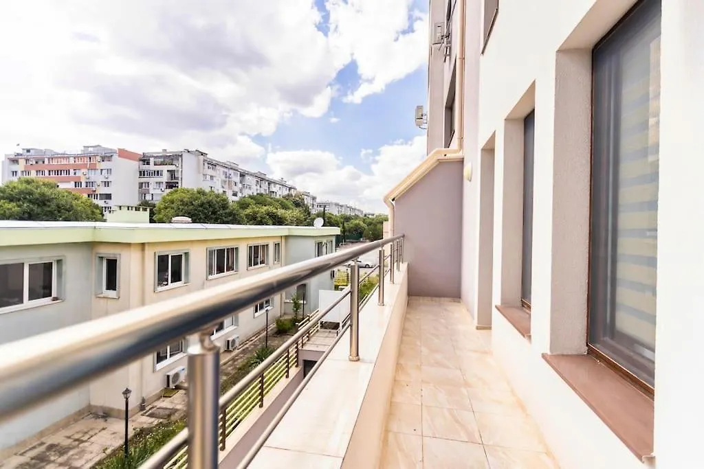 Summer Vibes Apartment Burgas